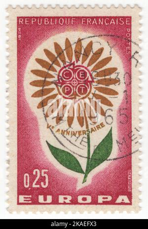 FRANKREICH - 1964. September 12: Eine 25 Rappen große, dunkle Briefmarke, tiefocker und grüner Briefmarke, die die Europa Ausgabe 1964 darstellt. Blume mit 22 Blumenblättern, 1 Blumenblatt für jedes 1964 Mitglied. Entworfen von Georges Betemps aus Frankreich. Ausgestellt in Österreich, Belgien, Zypern, Frankreich, Deutschland, Griechenland, Irland, Island, Italien, Liechtenstein, Luxemburg, Monaco, Niederlande, Norwegen, Portugal, San Marino, Spanien, Schweiz, Türkei Stockfoto