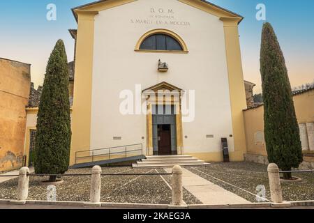 Eine kleine schöne Kirche in Borghetto sul Mincio Stockfoto