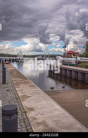 Hafen von Sellin am Sellin See im Spätsommer Stockfoto