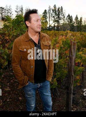 Oakville, USA. 01.. November 2022. Julian Lennon posiert während des 2022 Live in the Vineyard in der Robert Mondavi Winery am 01. November 2022 in Napa, Kalifornien. Foto: Casey Flanigan/imageSPACE/Sipa USA Kredit: SIPA USA/Alamy Live News Stockfoto