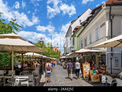 Bars und Cafés auf Cankarjevo nabrežje, Altstadt, Ljubljana, Slowenien Stockfoto