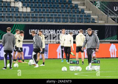 Die Abbildung zeigt ein Training des norwegischen Teams Molde FK, Mittwoch, 02. November 2022 in Gent, zur Vorbereitung des morgigen Spiels gegen das belgische Fußballteam KAA Gent am 6/6. Tag der Gruppenphase der UEFA Europa Conference League. BELGA FOTO JAMES ARTHUR GEKIERE Stockfoto