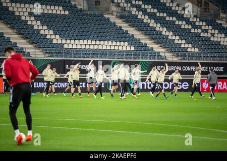 Die Abbildung zeigt ein Training des norwegischen Teams Molde FK, Mittwoch, 02. November 2022 in Gent, zur Vorbereitung des morgigen Spiels gegen das belgische Fußballteam KAA Gent am 6/6. Tag der Gruppenphase der UEFA Europa Conference League. BELGA FOTO JAMES ARTHUR GEKIERE Stockfoto