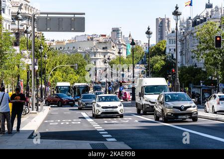 Madrid, Spanien - 17. September 2022: Blick auf die Alcala-Straße im Zentrum von Madrid. Stockfoto