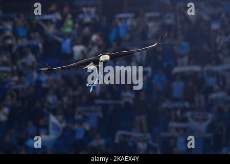 Rom, Italien. 30. Oktober 2022. Lazio Maskottchen Adler Olimpia während der Serie Ein Spiel zwischen Lazio und US Salernitana 1919 im Stadio Olimpico, Rom, Italien am 30. Oktober 2022. Kredit: Giuseppe Maffia/Alamy Live Nachrichten Stockfoto