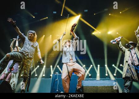 Zürich, Schweiz. 28., Oktober 2022. Die schwedische Gruppe Rednex spielt ein Live-Konzert während der die Mega 90s Party im Hallenstadion in Zürich. (Foto: Gonzales Photo - Tilman Jentzsch). Stockfoto