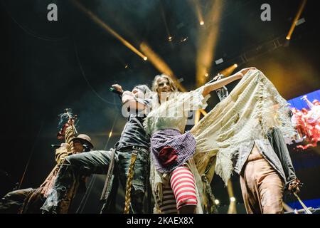 Zürich, Schweiz. 28., Oktober 2022. Die schwedische Gruppe Rednex spielt ein Live-Konzert während der die Mega 90s Party im Hallenstadion in Zürich. (Foto: Gonzales Photo - Tilman Jentzsch). Stockfoto