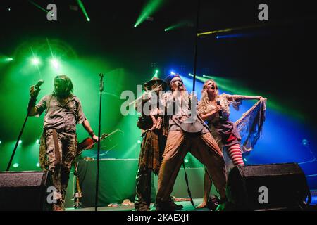 Zürich, Schweiz. 28., Oktober 2022. Die schwedische Gruppe Rednex spielt ein Live-Konzert während der die Mega 90s Party im Hallenstadion in Zürich. (Foto: Gonzales Photo - Tilman Jentzsch). Stockfoto