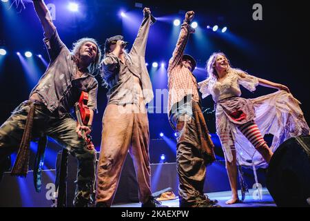 Zürich, Schweiz. 28., Oktober 2022. Die schwedische Gruppe Rednex spielt ein Live-Konzert während der die Mega 90s Party im Hallenstadion in Zürich. (Foto: Gonzales Photo - Tilman Jentzsch). Stockfoto