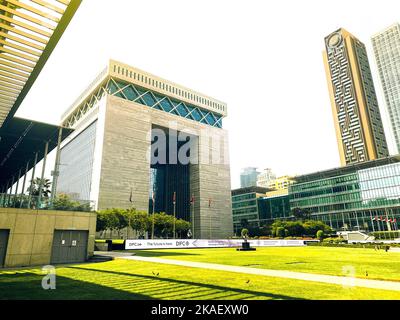 Dubai, VAE - 3.. oktober 2022: Dubai Financial Center District DIFC, Vereinigte Arabische Emirate einzigartige moderne Gebäude Stockfoto