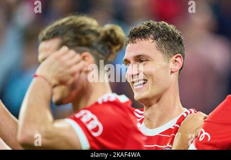 München, Deutschland. 01.. November 2022. Benjamin PAVARD, FCB 5 feiert sein Tor, glücklich, lachen, feiern, 1-0 im Spiel FC BAYERN MÜNCHEN - INTER MAILAND 2-0 der Fußball UEFA Champions League, Gruppenphase, Gruppe C, Spieltag, in der Saison 2022/2023 in München, 1. November 2022. Gruppenphase, FCB Kredit: Peter Schatz/Alamy Live News Stockfoto