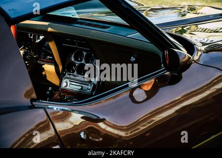 Eine Nahaufnahme eines braun glänzenden Oldtimers auf der Classic Car Show Ryde Isle of Wight Stockfoto