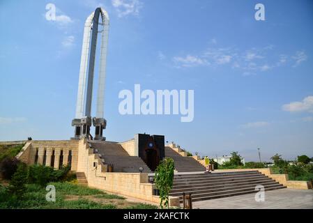 Das Völkermord-Denkmal in Igdir, Türkei, wurde erbaut, um die Ereignisse zu repräsentieren, die 1915 während der türkisch-armenischen Kriege stattfanden. Stockfoto