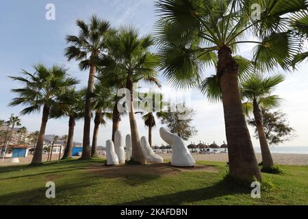 Die Skulptur der offenen Hand, Fuengirola, Málaga, Spanien. Stockfoto