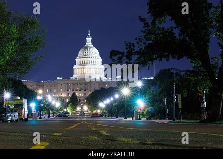 Das Kapitol der Vereinigten Staaten in Washington DC bei Nacht Stockfoto