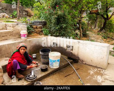 Ländliche Menschen leben ein traditionelles Leben auf Dalkania, Kumaon Hills, Uttarakhand, Indien Stockfoto