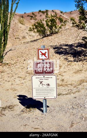 Keine Hunde erlaubt Zeichen in Borrego Springs, Kalifornien, USA Stockfoto