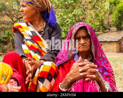 Ländliche Menschen leben ein traditionelles Leben auf Dalkania, Kumaon Hills, Uttarakhand, Indien Stockfoto