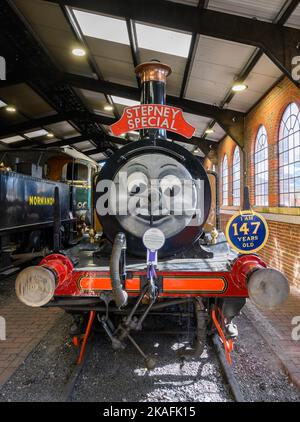 Die 147 Jahre alte (2022) Dampflok Stepney auf dem Display in Steamworks! Ausstellung im Sheffield Park, Bluebell Railway. East Sussex, England. Stockfoto