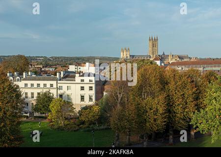 Blick auf die Kathedrale von Dane John Mound, Canterbury, Kent, England, Großbritannien Stockfoto