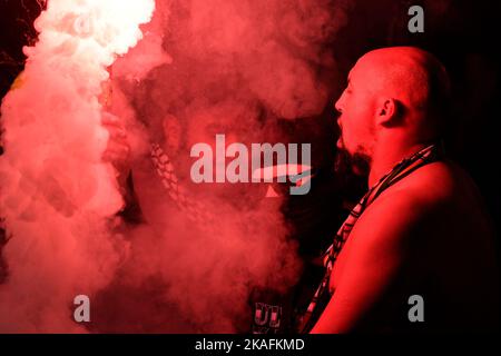 Turin, Italien. 02.. November 2022. PSG-Fans beim Champions League-Fußballspiel der Gruppe H zwischen dem FC Juventus und Paris Saint Germain im Juventus-Stadion in Turin (Italien), 2.. November 2022. Foto Andrea Staccioli/Insidefoto Kredit: Insidefoto di andrea staccioli/Alamy Live News Stockfoto