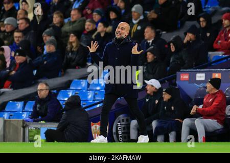 Manchester, Großbritannien. 02.. November 2022. PEP Guardiola die Managerin von Manchester City beim UEFA Champions League-Spiel Manchester City gegen Sevilla im Etihad Stadium, Manchester, Großbritannien, 2.. November 2022 (Foto von Conor Molloy/News Images) in Manchester, Großbritannien am 11/2/2022. (Foto von Conor Molloy/News Images/Sipa USA) Quelle: SIPA USA/Alamy Live News Stockfoto