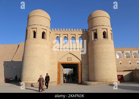 ATA Darvoza (Vatertor) oder Westtor, Ichan Kala (innere Festung), Khiva, Provinz Khorezm, Usbekistan, Zentralasien Stockfoto