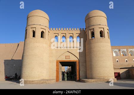 ATA Darvoza (Vatertor) oder Westtor, Ichan Kala (innere Festung), Khiva, Provinz Khorezm, Usbekistan, Zentralasien Stockfoto