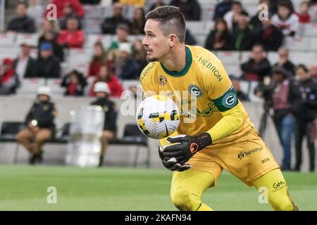 Curitiba, Brasilien. 02.. November 2022. PR - Curitiba - 11/02/2022 - BRASILIANISCHER A 2022, ATHLETICO PR X GOIAS - Tadeu Torhüter von Goias während eines Spiels gegen Athletico-PR im Stadion Arena da Baixada für die brasilianische Meisterschaft A 2022. Foto: Robson Mafra/AGIF/Sipa USA Quelle: SIPA USA/Alamy Live News Stockfoto