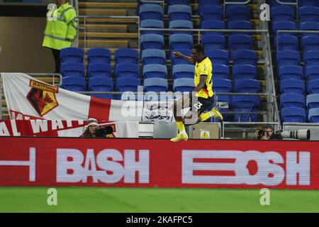 Cardiff, Großbritannien. 02.. November 2022. Ismaila Sarr aus Watford feiert, nachdem er seinen Teams 2. Tor schießt. EFL Skybet Championship match, Cardiff City gegen Watford im Cardiff City Stadium in Cardiff, Wales am Mittwoch, 3.. November 2022. Dieses Bild darf nur für redaktionelle Zwecke verwendet werden. Nur zur redaktionellen Verwendung, Lizenz für kommerzielle Nutzung erforderlich. Keine Verwendung in Wetten, Spiele oder einem einzigen Club / Liga / Spieler Publikationen. PIC von Andrew Orchard / Andrew Orchard Sport Fotografie / Alamy Live News Kredit: Andrew Orchard Sport Fotografie / Alamy Live News Stockfoto