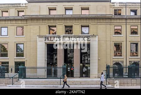 Der Justizpalast, das Gerichtsgebäude in Nímes, Frankreich. Stockfoto