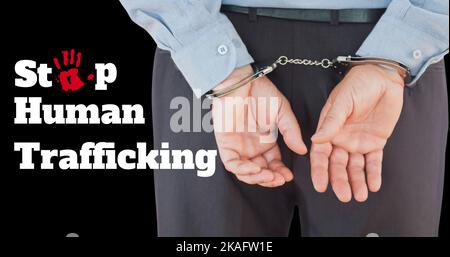 Komposita aus Mittelteil eines weissen Geschäftsmannes mit Handschellen und "Menschenhandel stoppen"-Text Stockfoto