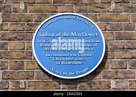 Mayflower-Plakette auf der St Mary's Church, St Marychurch Street, Rotherhithe, dem Londoner Stadtteil Southwark, Greater London, England, Vereinigtes Königreich Stockfoto