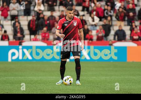 Curitiba, Brasilien. 02.. November 2022. PR - Curitiba - 11/02/2022 - BRASILIANER A 2022, ATHLETICO PR X GOIAS - Hugo Moura Spieler von Athletico-PR bei einem Spiel gegen Goias im Stadion Arena da Baixada zur brasilianischen Meisterschaft A 2022. Foto: Robson Mafra/AGIF/Sipa USA Quelle: SIPA USA/Alamy Live News Stockfoto