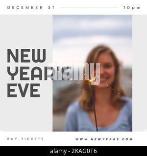 Zur Zusammensetzung einer frohen Silvester-Schrift über die Weiße Frau mit Sparkler Stockfoto