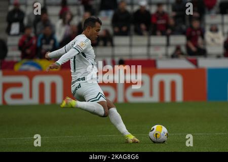 Curitiba, Brasilien. 02.. November 2022. Vinícius während Athletico und Goiás. Spiel gültig für die 35. Runde der Brasilianischen Meisterschaft 2022. Joaquim Américo Guimarães Stadion in Curitiba, PR. Kredit: Carlos Pereyra/FotoArena/Alamy Live Nachrichten Stockfoto