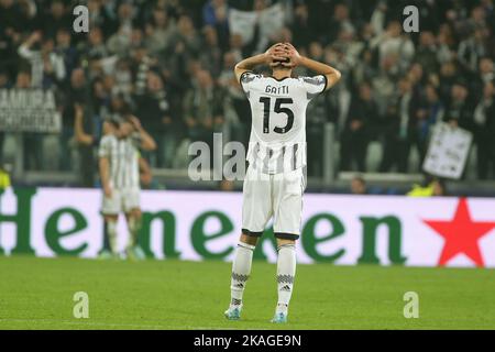 Turin, Italien. 02.. November 2022. Allianz Stadium, Turin, Italien, 02. November 2022, Federico Gatti (Juventus FC) enttäuscht während des FC Juventus vs. Paris Saint-Germain FC - UEFA Champions League Fußballspiel Credit: Live Media Publishing Group/Alamy Live News Stockfoto