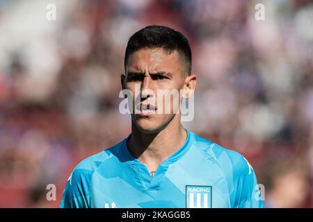 Buenos Aires, Argentinien. 02.. November 2022. Matías Rojas von Racing Club schaut während des Halbfinals-Spiels von Trofeo De Campeones zwischen Tigre und Racing Club im Tomás Adolfo Ducó Stadion (Estadio Tomás Adolfo Ducó) auf. Endergebnis: Tigre 2:3 Racing Club. (Foto: Manuel Cortina/SOPA Images/Sipa USA) Quelle: SIPA USA/Alamy Live News Stockfoto