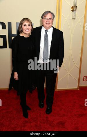 Michelle King und Robert King nehmen am 2. November 2022 am Finale der Serie „The Good Fight“ von Paramount im Museum of Art and Design Theatre in New York, New York, USA, Teil. Robin Platzer/ Twin Images/ Credit: SIPA USA/Alamy Live News Stockfoto