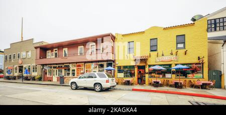 Monterey, Kalifornien, USA - 31. Oktober 2022. Die historische Cannery Row, Monterey, Kaliforniens Premierdestination für großartige Hotels, Einkaufsmöglichkeiten und Restaurants Stockfoto