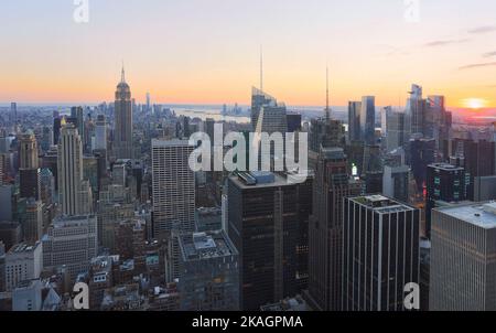 Skyline von New York City bei Sonnenuntergang, USA Stockfoto