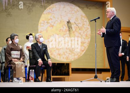 Kyoto, Japan. 03.. November 2022. Bundespräsident Frank-Walter Steinmeier spricht vor einem Mittagessen im Kyoto State Guest House. Präsident Steinmeier und seine Frau sind auf einer fünftägigen Reise nach Ostasien zu Besuch in Japan und Südkorea. Quelle: Bernd von Jutrczenka/dpa/Alamy Live News Stockfoto