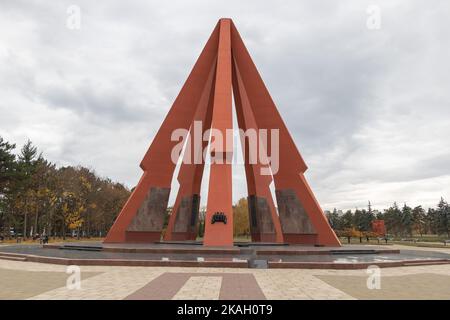 Chisinau, Moldawien - Oktober 30 2022 - Gedenkstätte 'Eternity' mit wolkenbewölktem Himmel. Stockfoto