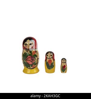 Drei matryoschkas, die traditionellen russischen Holzfiguren auf transparentem Hintergrund Stockfoto