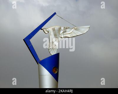 Kairo, Ägypten, September 17 2022: Internationaler Flughafen Kairo Schild, der wichtigste internationale Flughafen von Kairo und der größte und verkehrsreichste Flughafen in Stockfoto