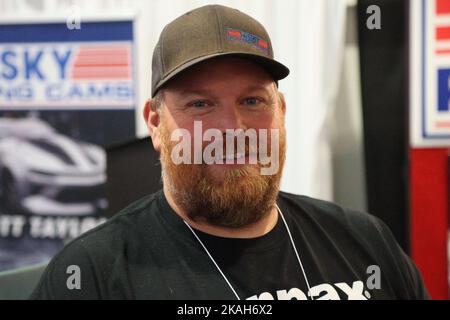 Las Vegas, Usa. 02.. November 2022. Scott Taylor, Star der „Street Outlaws“, nimmt am Mittwoch, den 2.. November 2022, an der SEMA Show 2022 im Las Vegas Convention Center in Las Vegas, Nevada, Teil. Foto von James Atoa/UPI Credit: UPI/Alamy Live News Stockfoto