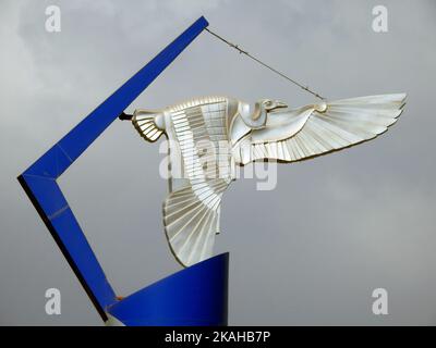 Kairo, Ägypten, September 17 2022: Internationaler Flughafen Kairo Schild, der wichtigste internationale Flughafen von Kairo und der größte und verkehrsreichste Flughafen in Stockfoto