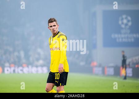 Kopenhagen, Dänemark. 02.. November 2022. Thorgan Hazard (10) aus Dortmund während des UEFA Champions League-Spiels zwischen dem FC Kopenhagen und Dortmund im Kopenhagener Park. (Foto: Gonzales Photo/Alamy Live News Stockfoto