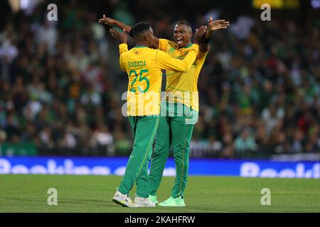 Sydney, Australien. 03. Nov, 2022. Während des ICC Herren T20 World Cup 2022-Spiels zwischen Pakistan und Südafrika am 3. November 2022 auf dem Sydney Cricket Ground, Sydney, Australien. Foto von Peter Dovgan. Nur zur redaktionellen Verwendung, Lizenz für kommerzielle Nutzung erforderlich. Keine Verwendung bei Wetten, Spielen oder Veröffentlichungen einzelner Clubs/Vereine/Spieler. Kredit: UK Sports Pics Ltd/Alamy Live Nachrichten Stockfoto