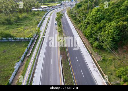 Luftaufnahme der Straße, Mandalika Beach, Lombok, West Nusa Tenggara, Indonesien Stockfoto